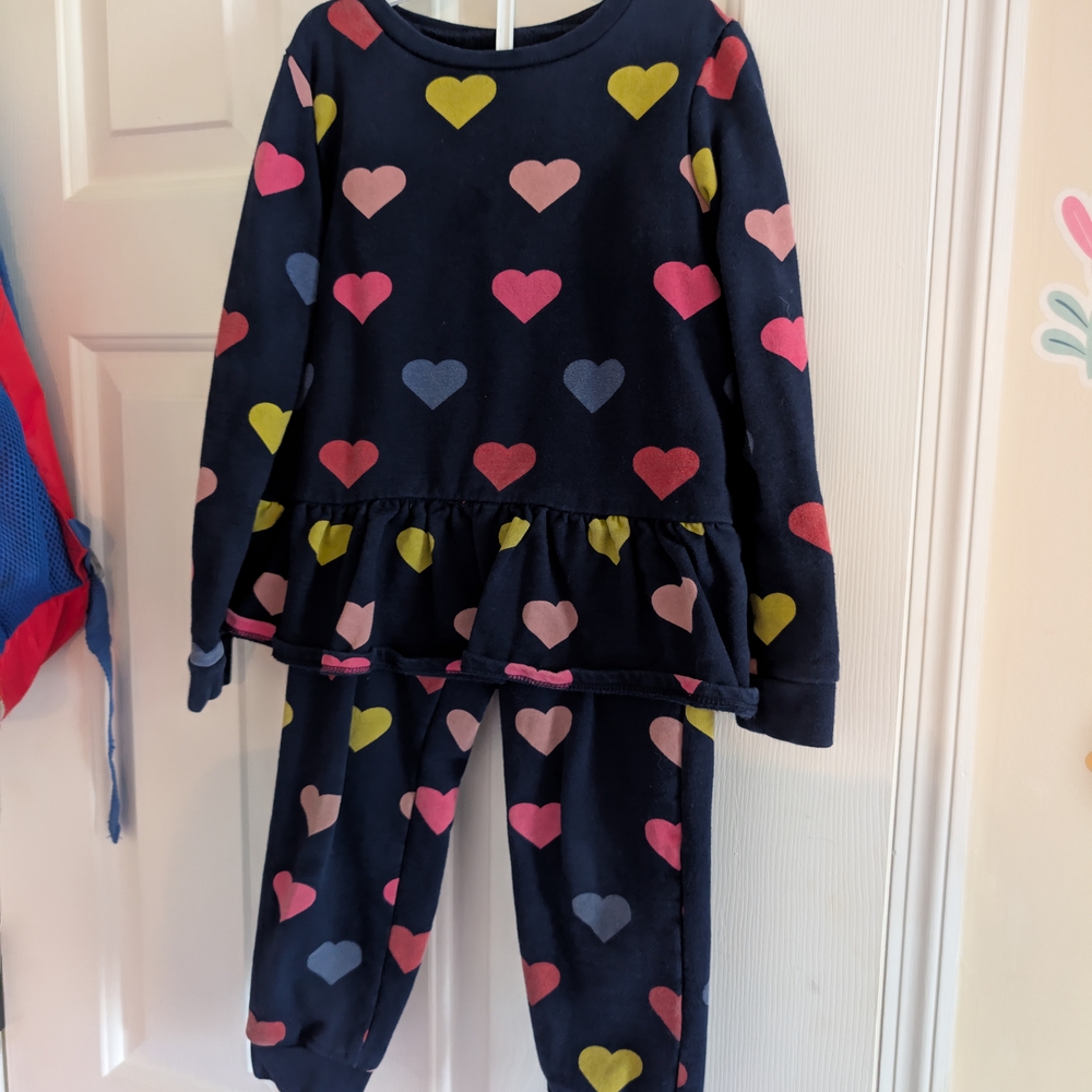 crown & ivy Kids Pajama Set with Colorful Hearts